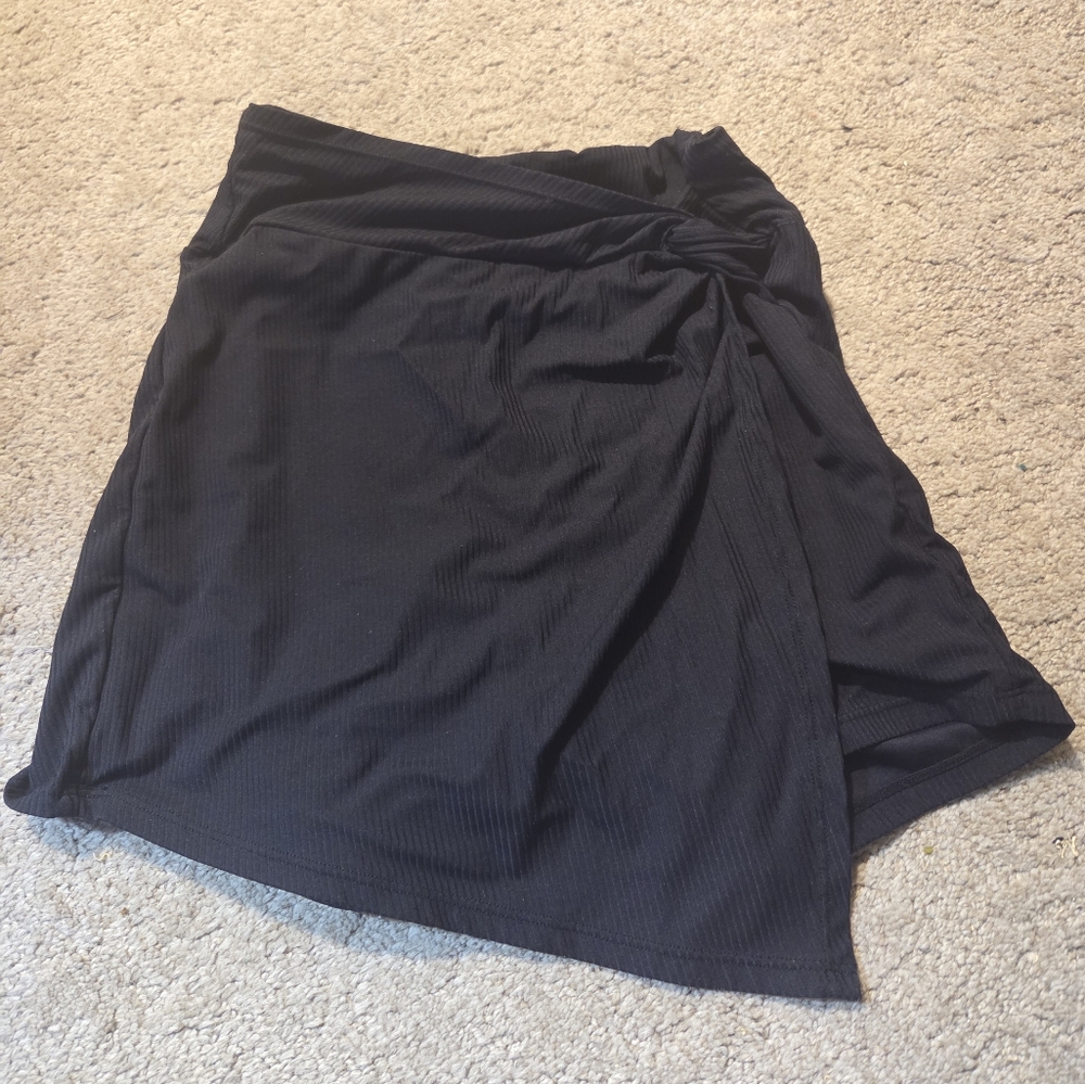 Halara Size XS twist Front Black Skort